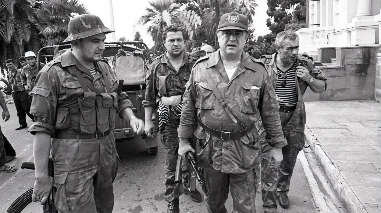 Tengiz Kitovani (right) with Georgian soldiers in Abkhazia (1992).
