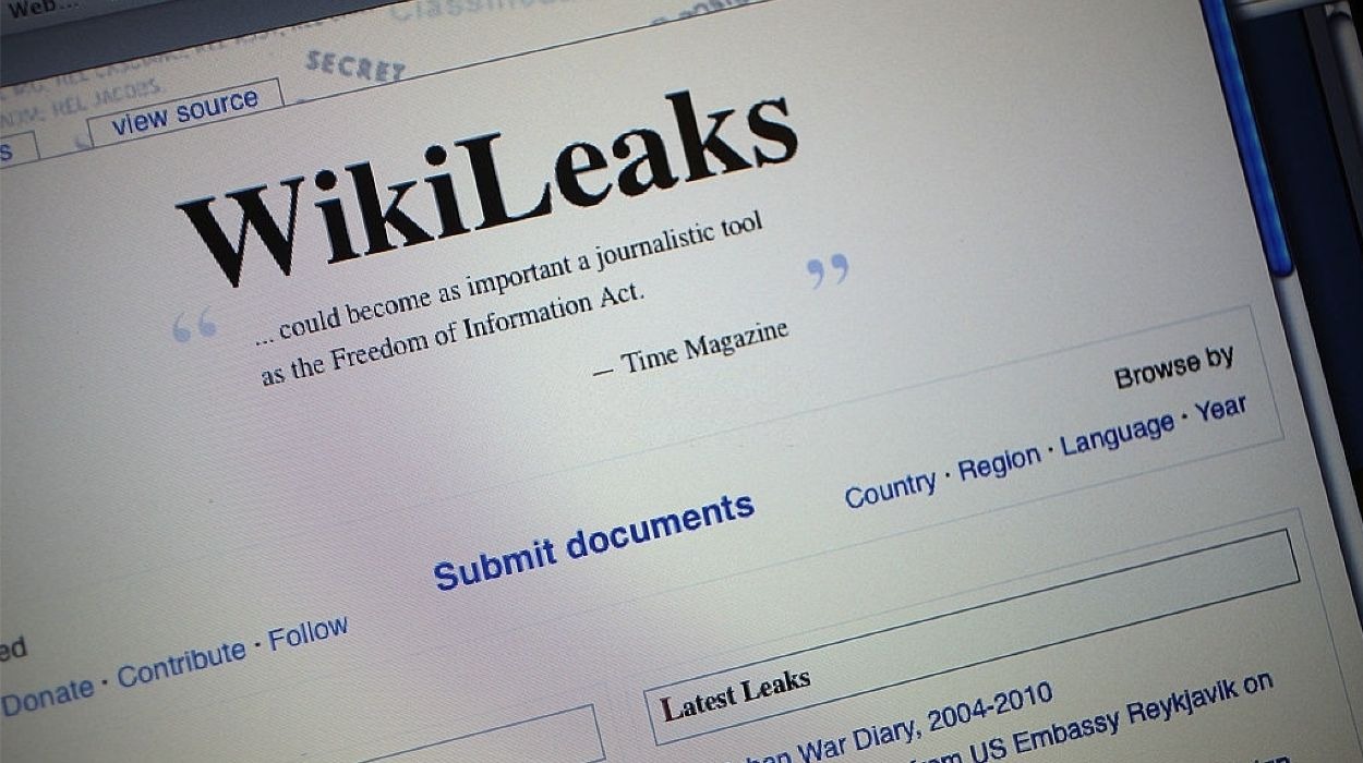The homepage of the WikiLeaks.org website is seen on a computer.