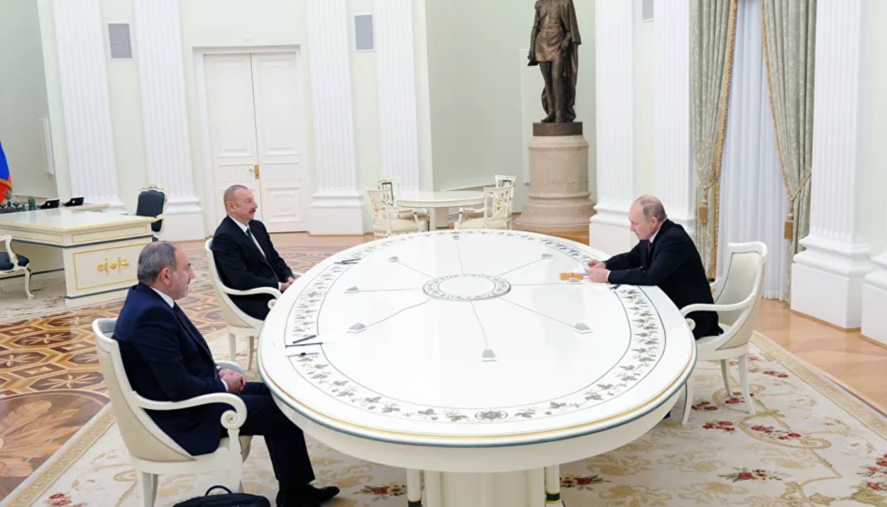 Vladimir Putin, Ilham Aliyev, and Nikol Pashinyan discuss the Nagorno-Karabakh conflict. Vladimir Putin, Ilham Aliyev, and Nikol Pashinyan discuss the Nagorno-Karabakh conflict