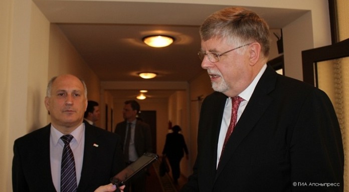 oreign Minister Viacheslav Chirikba met with EU Special Representative for the South Caucasus Herbert Salber. The sides discussed issues on the agenda of the next round of Geneva talks. Viacheslav Chirikba and Herbert Salber