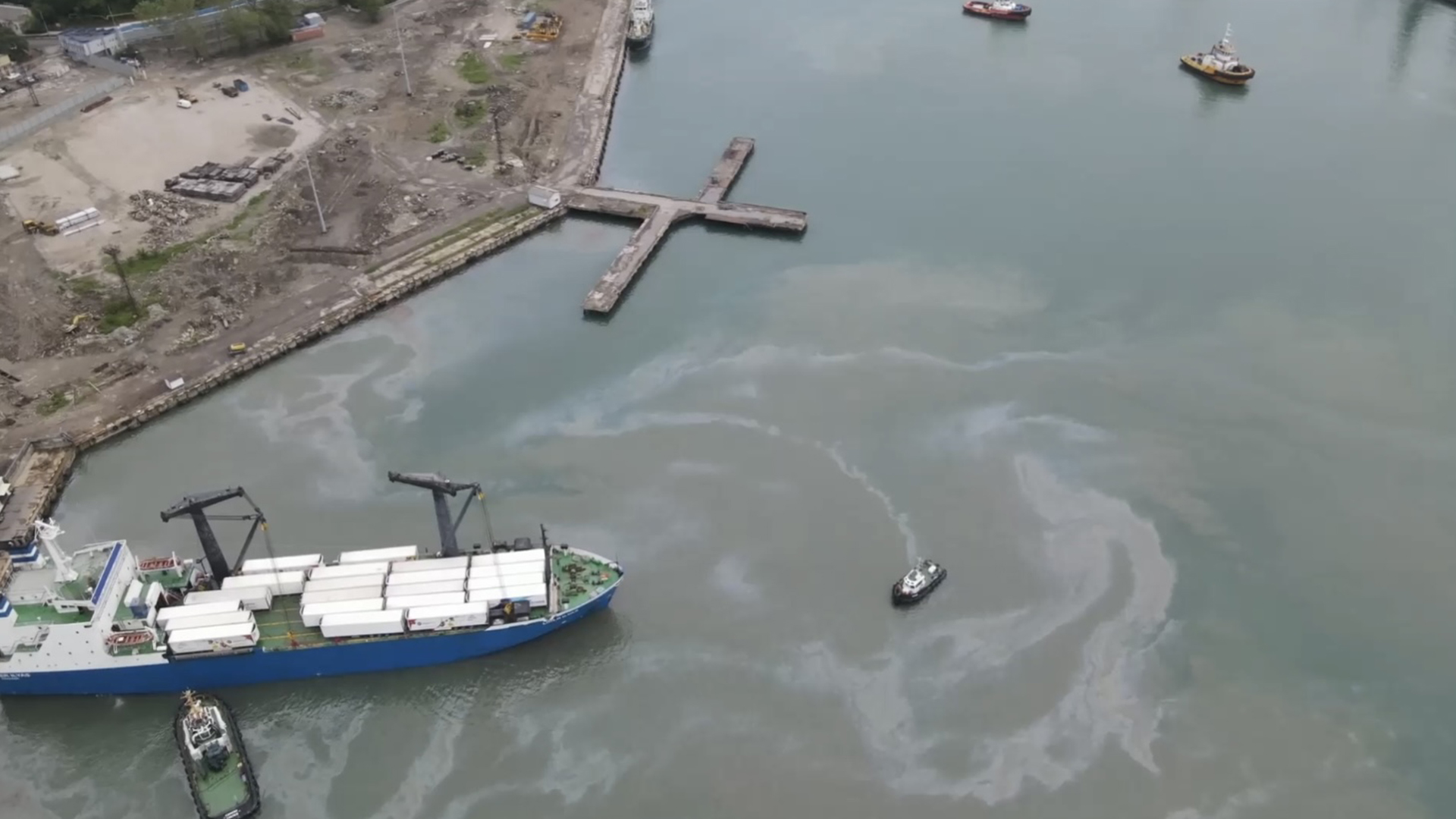 Oil pollution in the Black Sea near Tuapse has been repeatedly reported since 2018, according to the World Wildlife Fund (WWF).