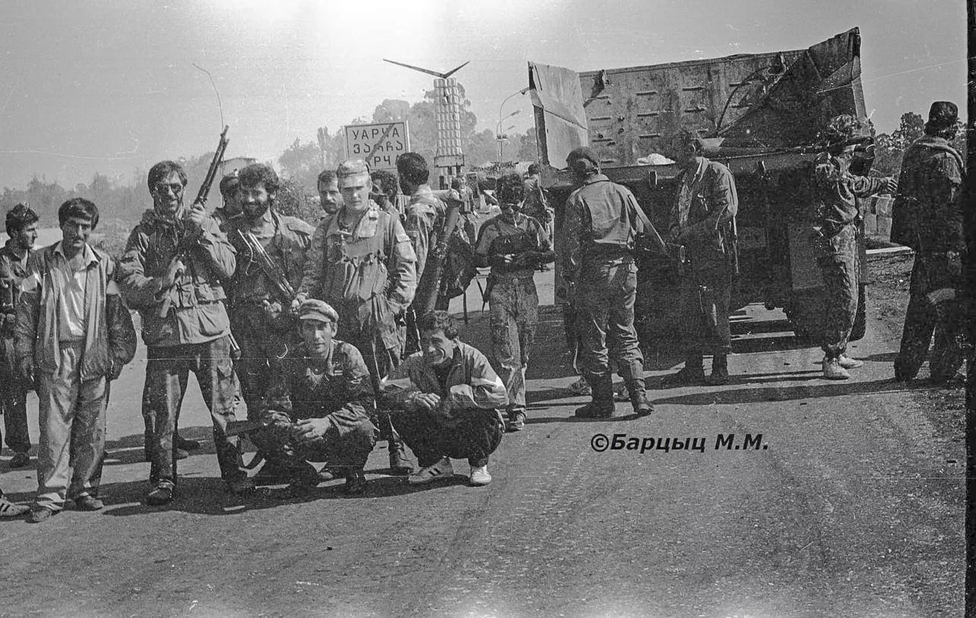 A Kamaz with fighters from Tqwarchal drove up to the bridge. From this point on, the blockade, which had lasted 13 months, was over.