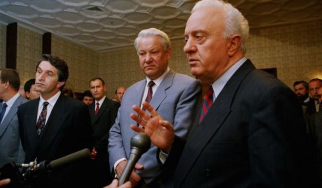 Eduard Shevardnadze (right) Yeltsin and Ardzinba in 1992