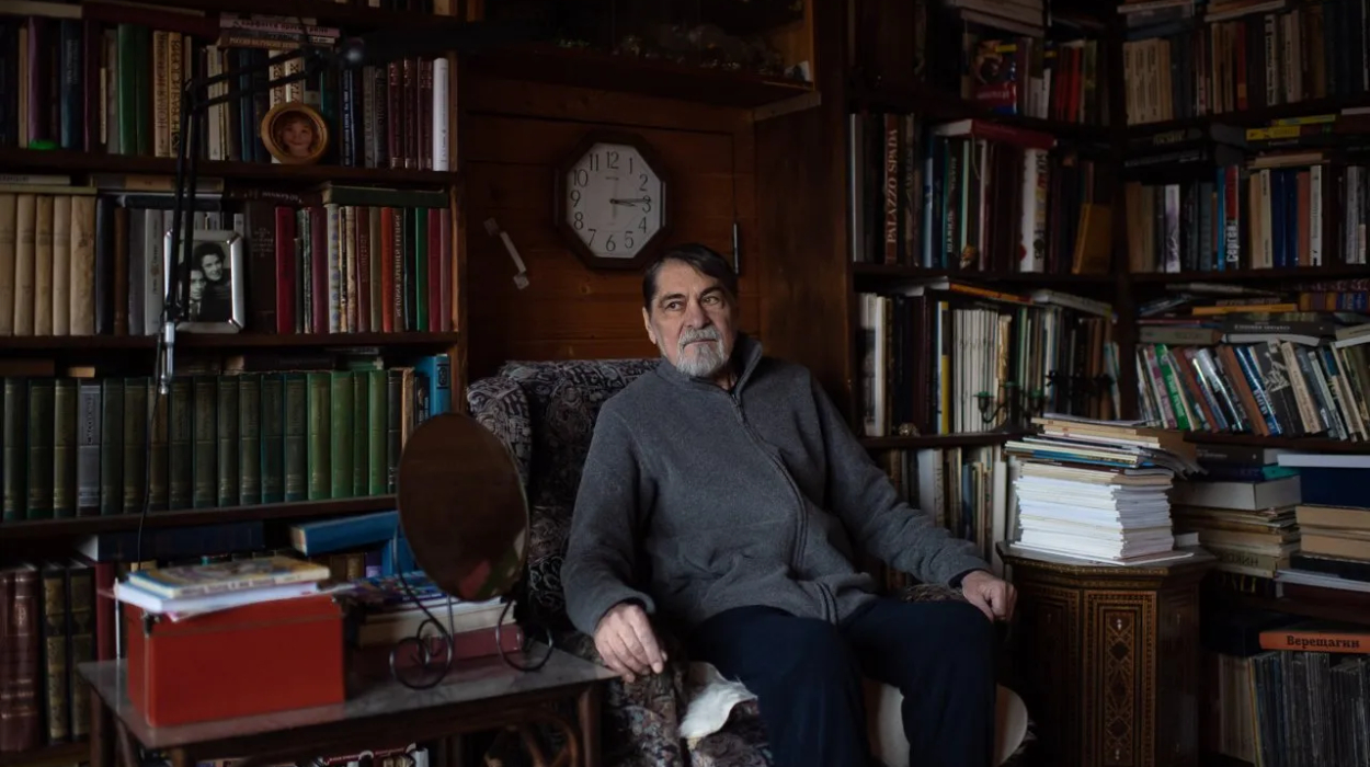 Anatoly Kononov (1947-2022) at his home in Balashikha, November 20, 2018 | © Photo: Meduza Anatoly Kononov at his home in Balashikha, November 20, 2018