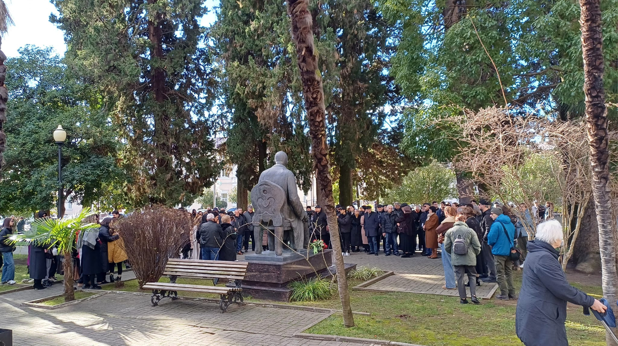 Memorial gathering at the Alexander Chachba-Shervashidze monument in Sukhum. Memorial gathering at the Alexander Chachba-Shervashidze monument in Sukhum.