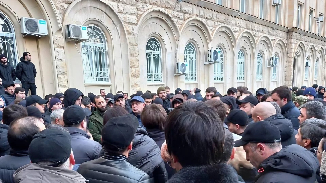 The protesters, calling for widespread support, emphasise the peaceful nature of their action. The protesters, calling for widespread support, emphasise the peaceful nature of their action.