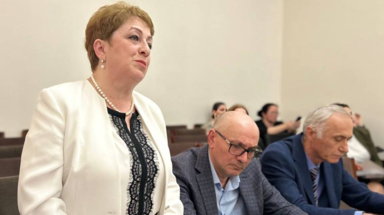 Gunda Kvitsinia, the head of the State Department for State Language Policy. Gunda Kvitsinia, the head of the State Department for State Language Policy.