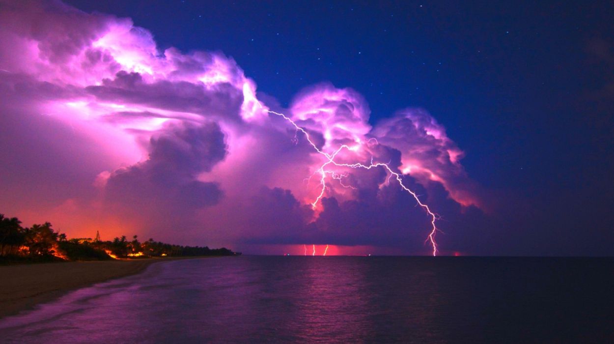 Local authorities have declared a storm warning, placing the Gagra region in a state of heightened alert. Local authorities have declared a storm warning, placing the Gagra region in a state of heightened alert.Local authorities have declared a storm warning, placing the Gagra region in a state of heightened alert.