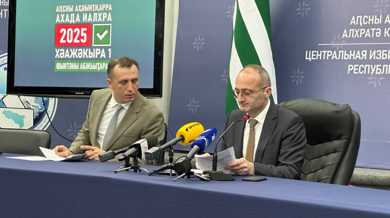 Dmitry Marshan (right), Chairman of the Central Election Commission (CEC).