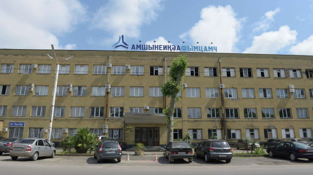 Chernomorenergo, a state-owned power company in Abkhazia, is responsible for the distribution of electricity throughout the country. Chernomorenergo, a state-owned power company in Abkhazia, is responsible for the distribution of electricity throughout the country.