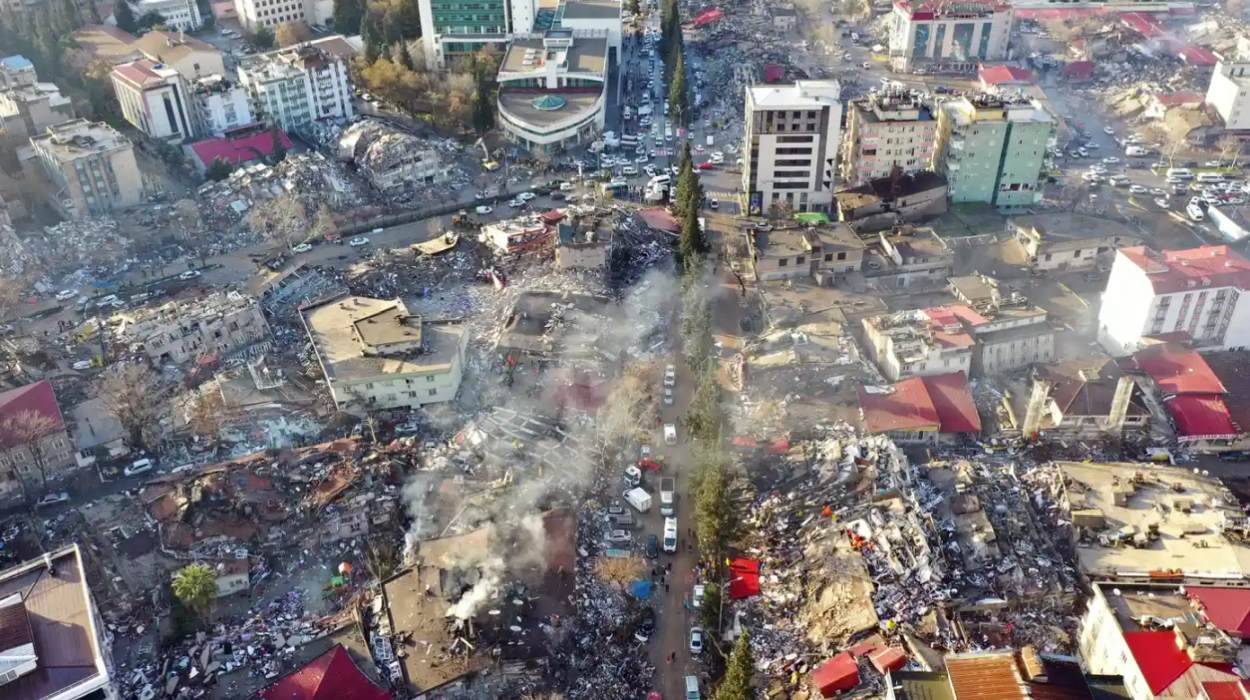 An aerial view of collapsed buildings in Kahramanmaraş, Turkey. Photo: Anadolu Agency.