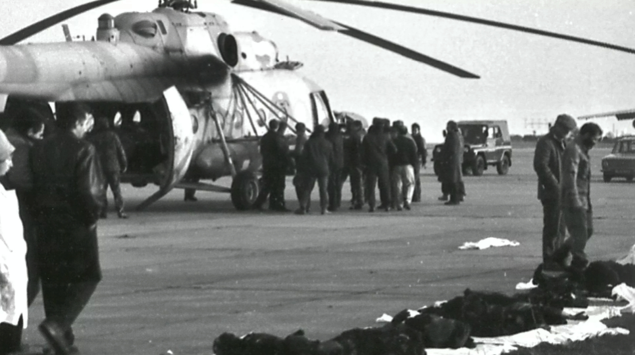 On 14 December 1992, Georgian State Council troops downed a Mi-8 helicopter carrying refugees from Tquarchal town.