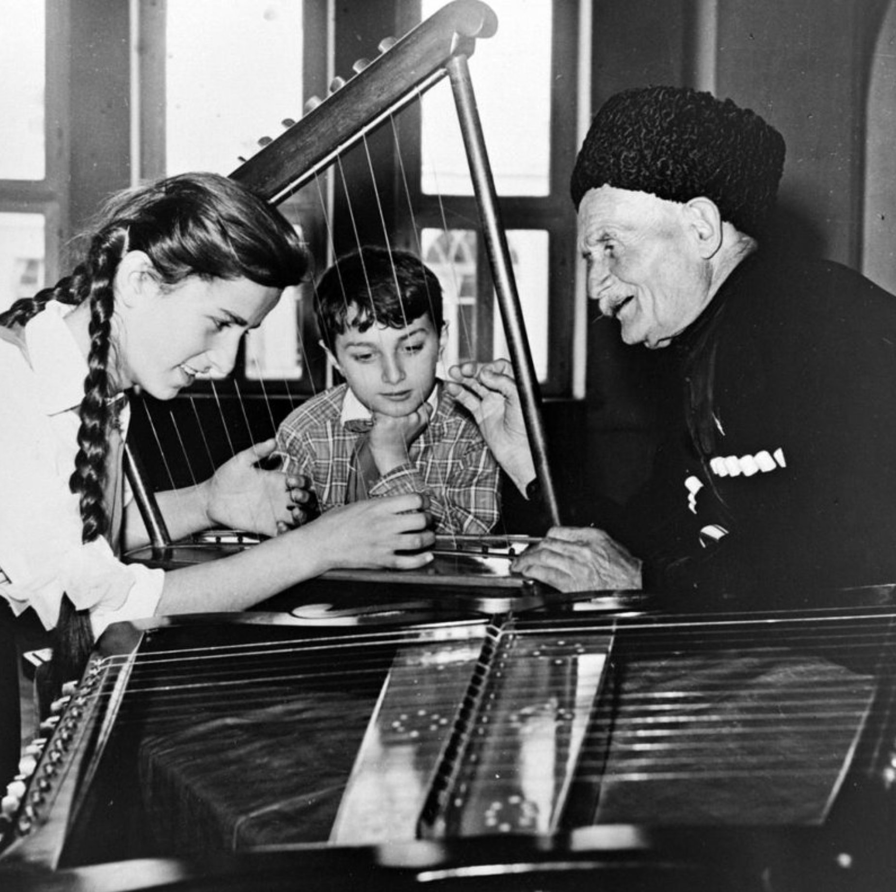 Students Adgur Inal-Ipa and Inna Ketsba learning from folk storyteller Zosim Labakhua (1960s.) 