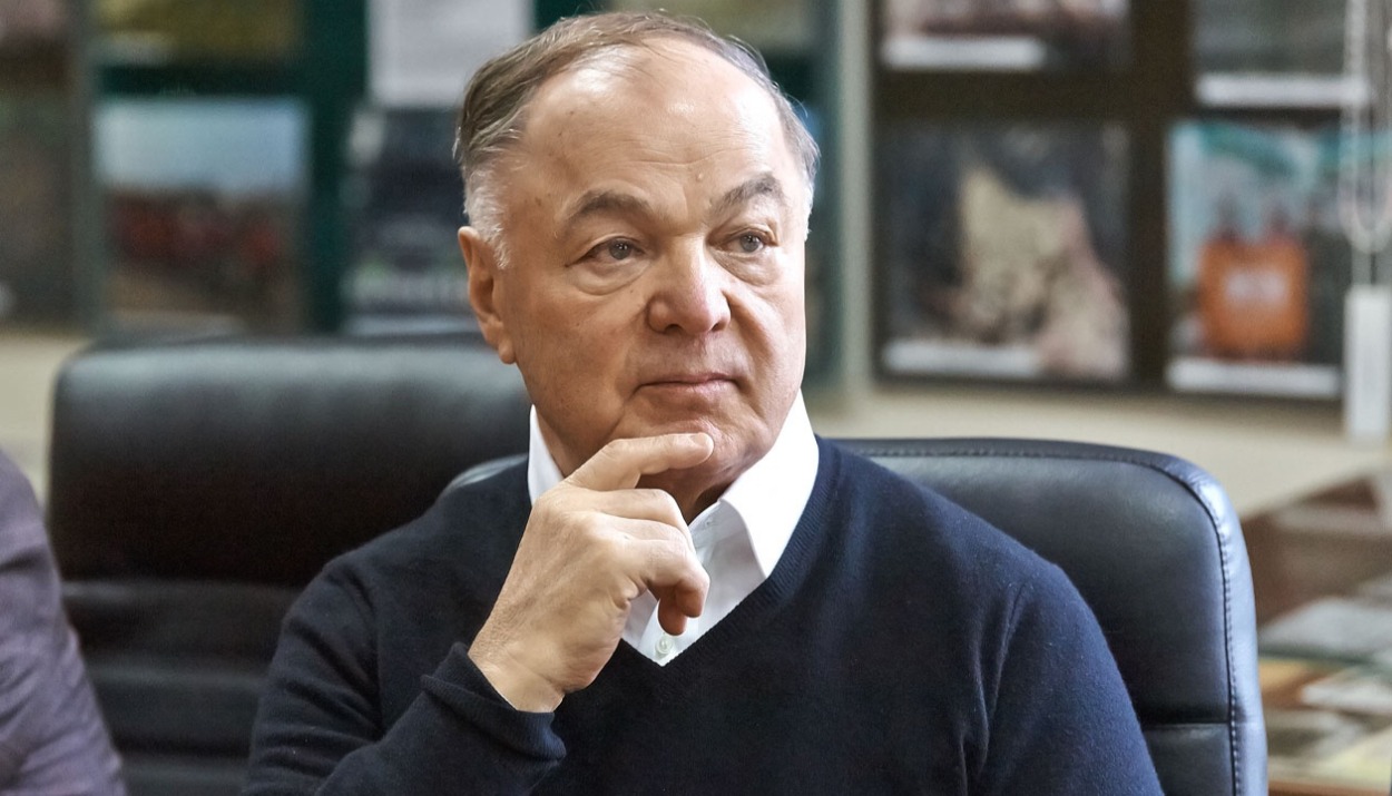 Hazret Sovmen, the second president of the Republic of Adygea. Hazret Sovmen, the second president of the Republic of Adygea.