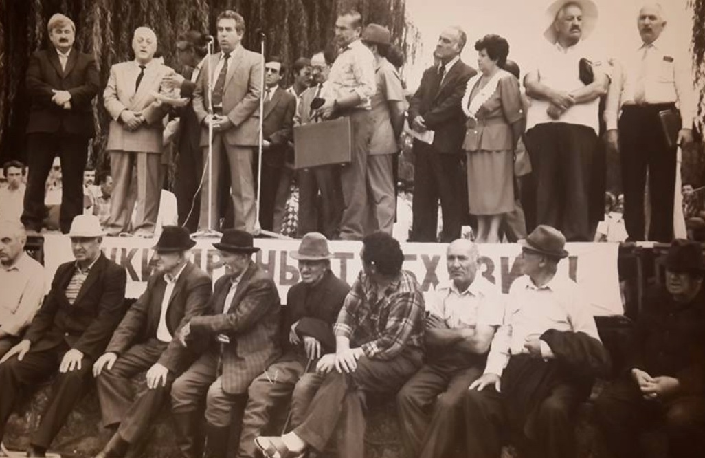 Yury Kalmykov at a rally in support of Abkhazia on the Abkhaz square in the city of Nalchik, Kabardino-Balkaria, 1992