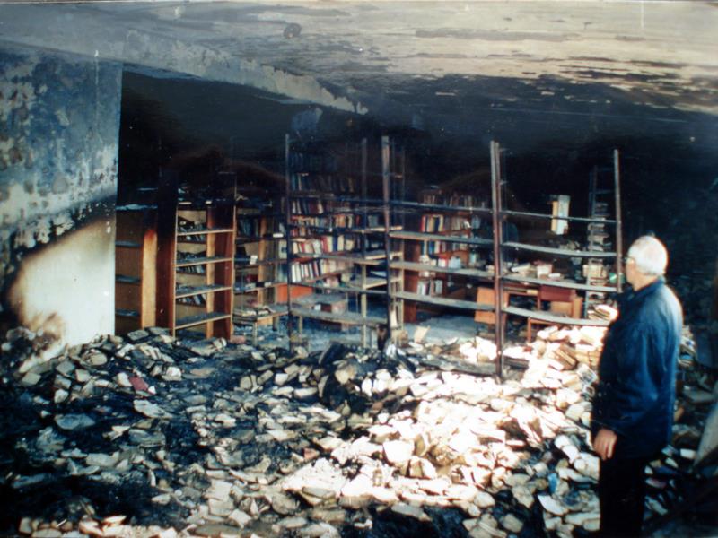 Library director Boris Cholaria in front of the burned books.