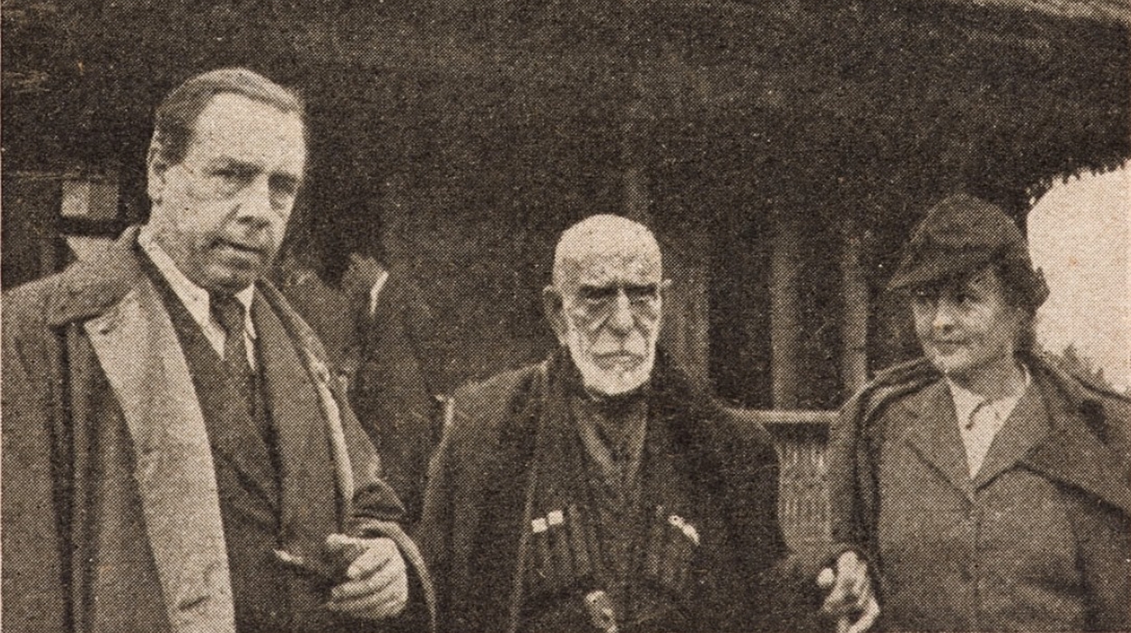 English playwright and novelist, John B. Priestley and his wife with 150 year-old Abkhazian peasant Ashkhangeri Bzhania (1945). English playwright and novelist, John B. Priestley and his wife with 150 year-old Abkhazian peasant Ashkhangeri Bzhania (1945).